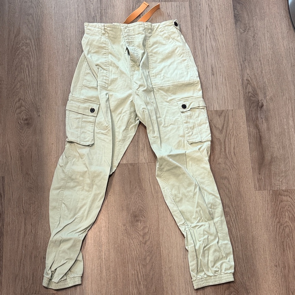 Wondery Women’s Green Cargo Hiking Pants